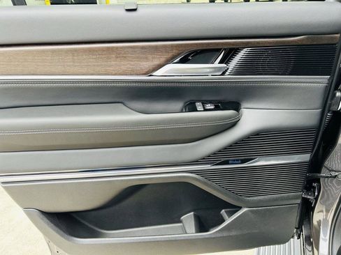 New 2024 Jeep Grand Wagoneer L 4WD w/ Convenience Group III image 29