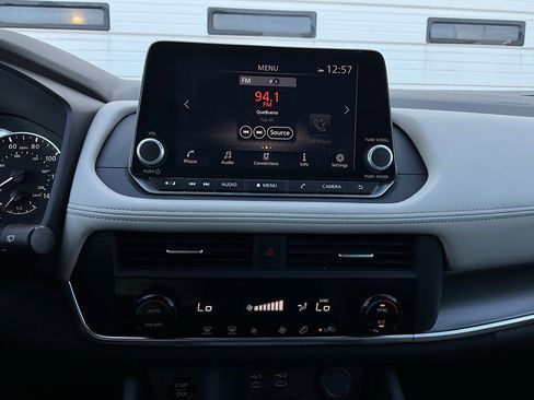 Used 2025 Nissan Rogue SV image 27