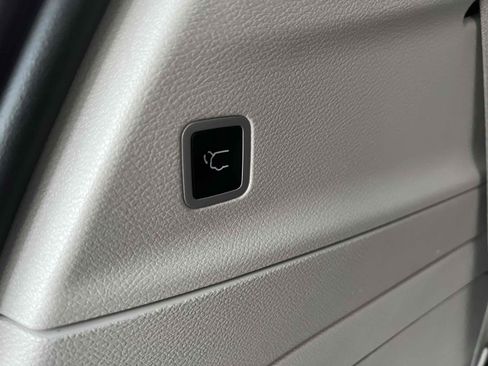 Used 2022 Chrysler Pacifica Touring-L image 12