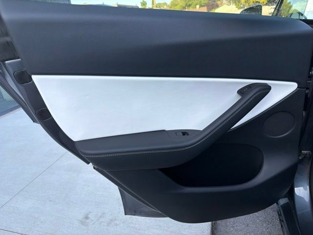 Used 2022 Tesla Model Y Performance AWD/4WD image 18