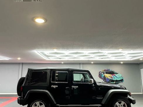 Used 2010 Jeep Wrangler Unlimited Sport image 7