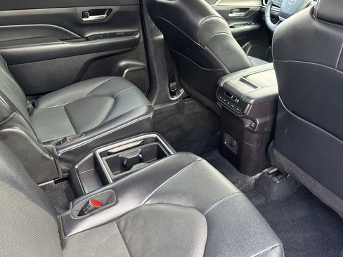 Used 2025 Toyota Grand Highlander AWD image 20