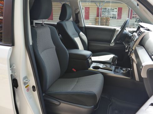 Used 2016 Toyota 4Runner SR5 AWD/4WD image 24