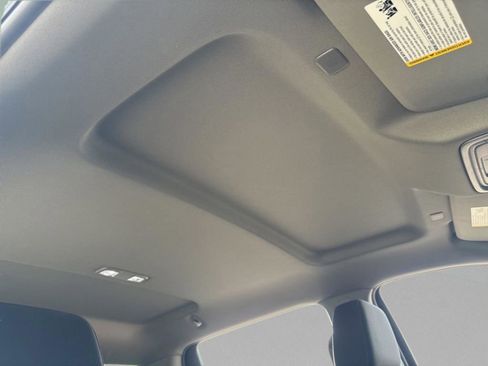 Used 2024 Chevrolet Silverado 2500 Custom w/ Custom Value Package image 18