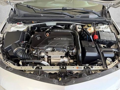 Used 2017 Chevrolet Malibu LT FWD image 20