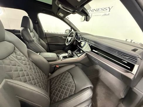 Used 2025 Audi SQ7 Prestige AWD/4WD image 40