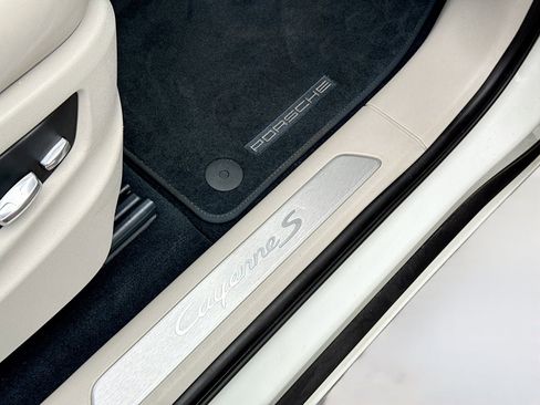 Used 2019 Porsche Cayenne S image 35