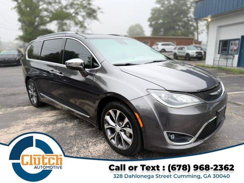 Used 2017 Chrysler Pacifica Limited FWD image 4