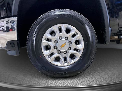 Used 2024 Chevrolet Silverado 2500 LTZ w/ LTZ Convenience Package image 11