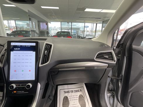 Used 2022 Ford Edge SE w/ Black Appearance Package image 18