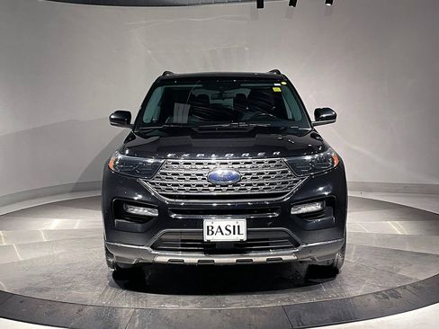 Used 2022 Ford Explorer XLT w/ Equipment Group 202A image 9