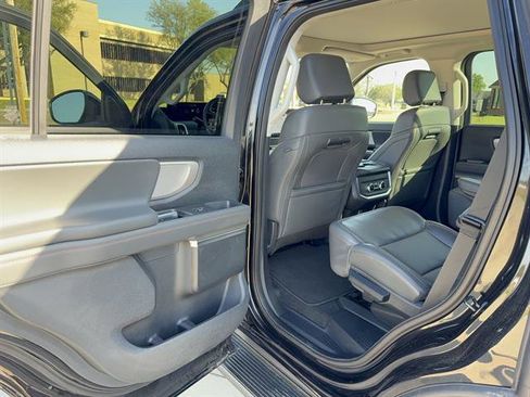 Used 2025 Ford Expedition Active image 9