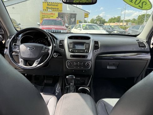 Used 2014 Kia Sorento LX AWD/4WD image 13
