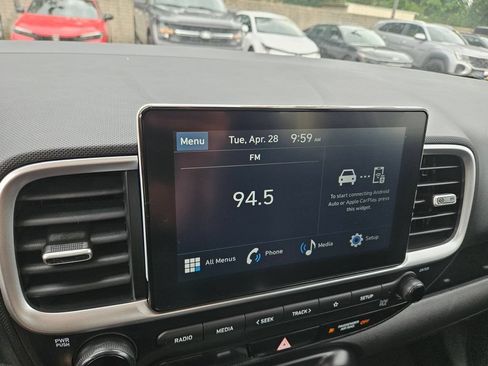 Used 2025 Hyundai Venue SEL FWD image 21