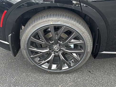 New 2025 Toyota Crown Signia image 4