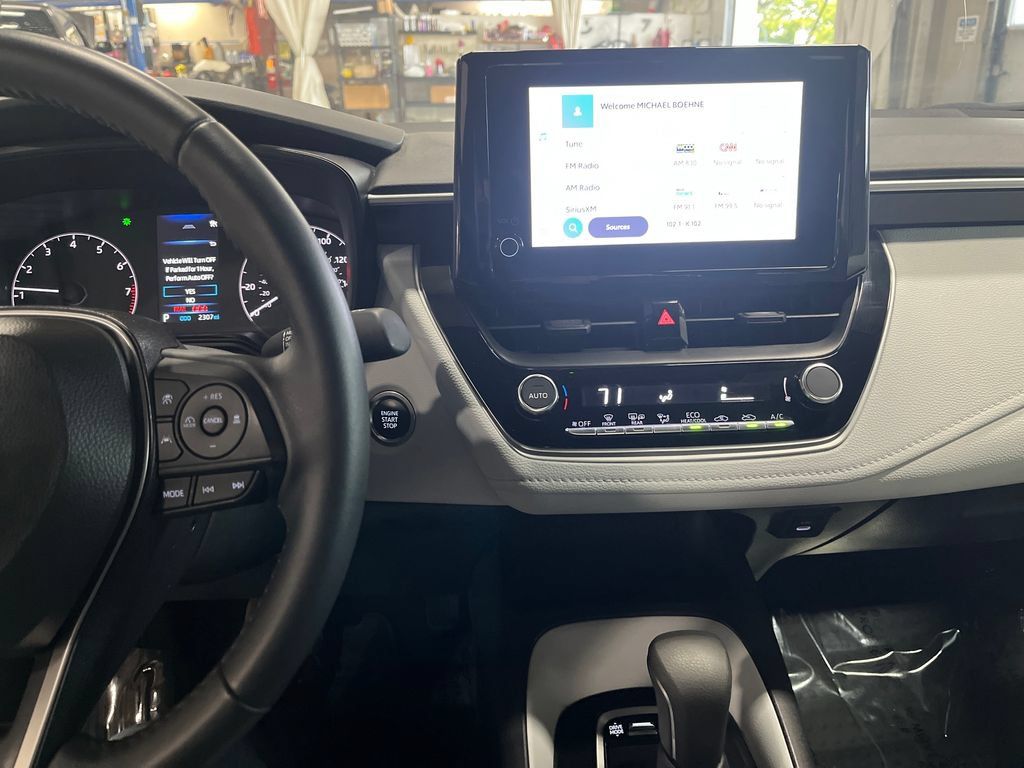 Used 2025 Toyota Corolla SE w/ Convenience Package FWD image 19