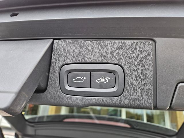 Certified 2023 Volvo XC60 B5 Ultimate w/ Climate Package AWD/4WD image 13