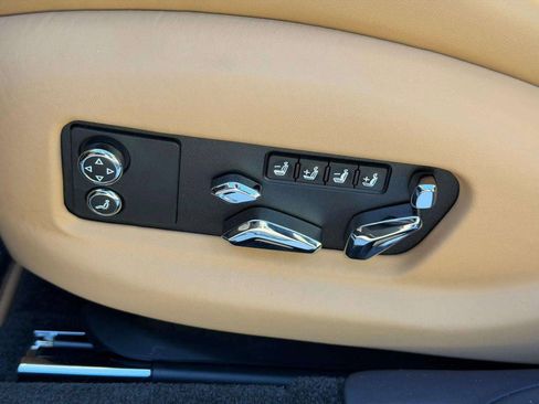Used 2025 Bentley Flying Spur Plug-In Hybrid AWD/4WD image 36
