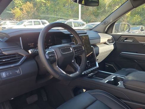 Used 2025 GMC Acadia Denali image 8