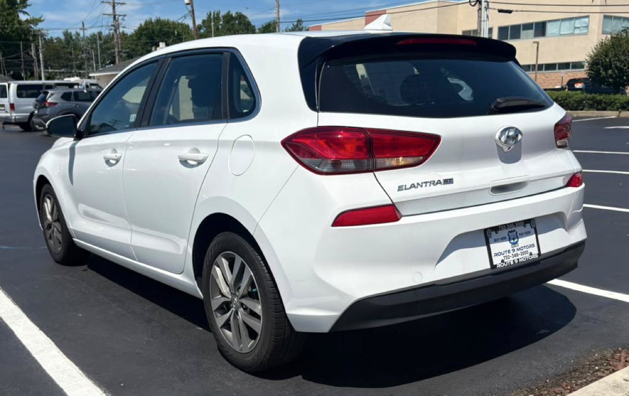 Used 2019 Hyundai Elantra GT FWD image 6