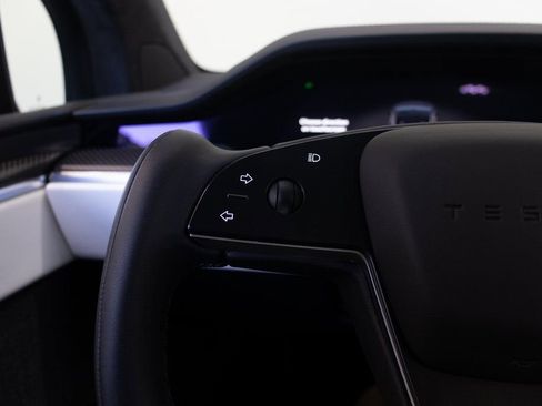 Used 2022 Tesla Model X Plaid image 31