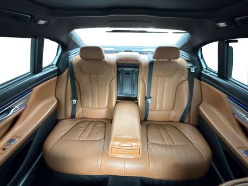 Used 2020 BMW 750i xDrive w/ Executive Package AWD/4WD image 16