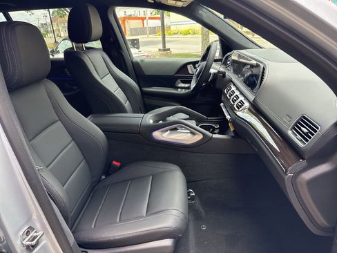 Used 2025 Mercedes-Benz GLS 450 4MATIC image 14