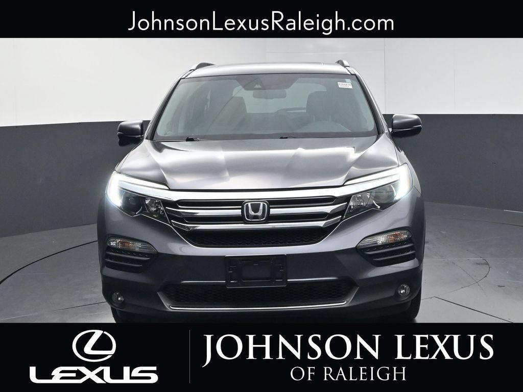 Used 2017 Honda Pilot Touring image 4