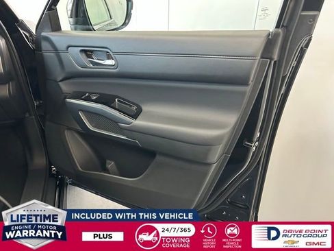 Used 2025 Nissan Pathfinder SL image 25