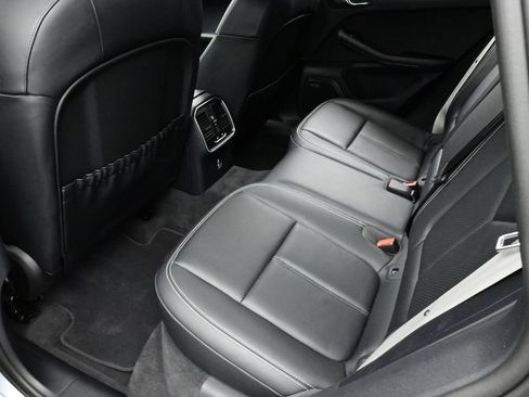 Certified 2025 Porsche Macan AWD/4WD image 15