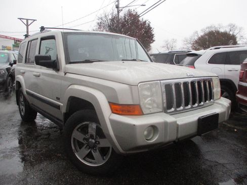 Used 2008 Jeep Commander Sport image 2