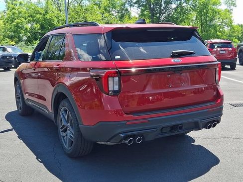 Used 2025 Ford Explorer ST AWD/4WD image 8