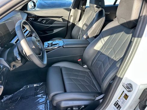 Used 2025 BMW 530i xDrive w/ Premium Package image 17