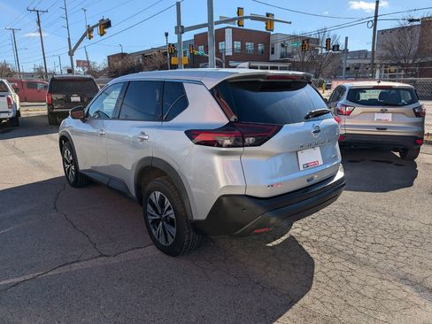 Used 2021 Nissan Rogue SV FWD image 8