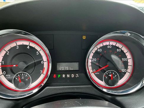 Used 2019 Dodge Grand Caravan SXT image 2