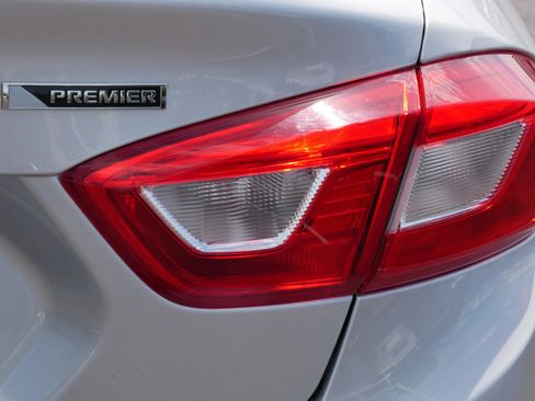 Used 2017 Chevrolet Cruze Premier FWD image 17