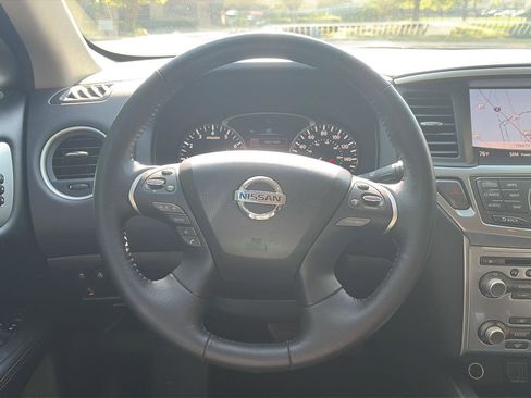Used 2019 Nissan Pathfinder SL FWD image 12