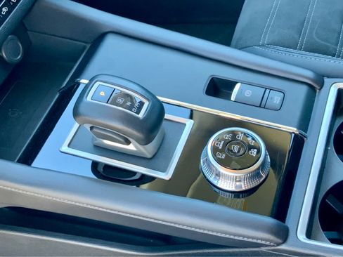 Used 2024 Mitsubishi Outlander SE image 40