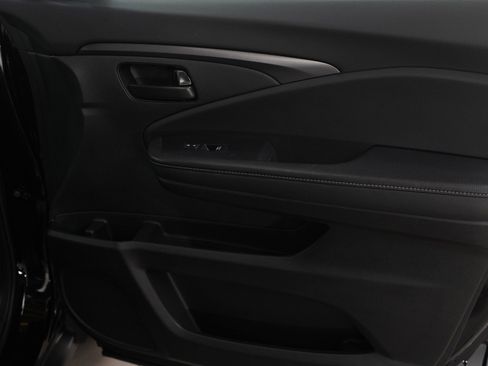 Used 2024 Honda Passport EX-L image 9