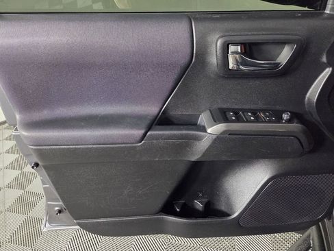 Used 2022 Toyota Tacoma TRD Sport w/ Technology Package image 21