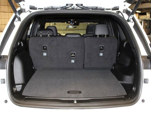 New 2025 Jeep Grand Cherokee Altitude image 32