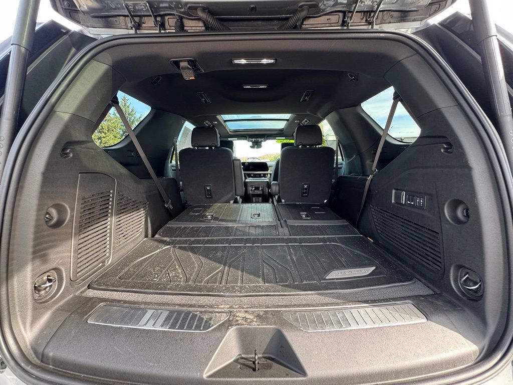 Used 2026 Chevrolet Tahoe Premier AWD/4WD image 46