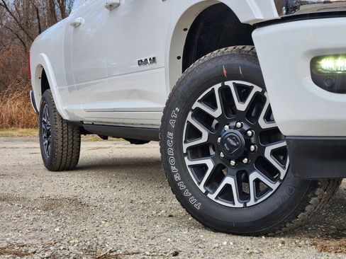 Used 2025 RAM 3500 Longhorn image 21