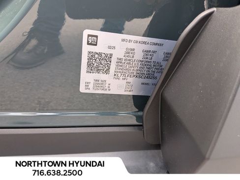 Used 2025 Chevrolet Trax LS FWD image 34