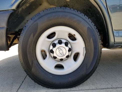 Used 2015 Chevrolet Express 2500 LS image 27