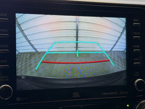Used 2021 Toyota Highlander XSE FWD image 16