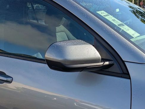 Used 2025 Chevrolet Equinox LT FWD image 11
