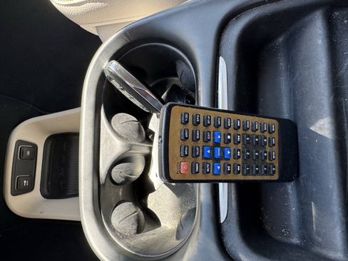 Used 2019 Chrysler Pacifica Touring-L FWD image 35
