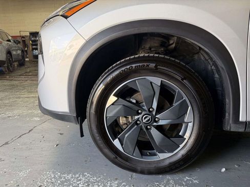 Used 2024 Nissan Rogue SV AWD/4WD image 4