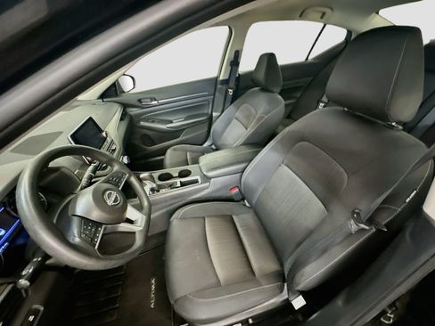 Used 2025 Nissan Altima 2.5 SV FWD image 13